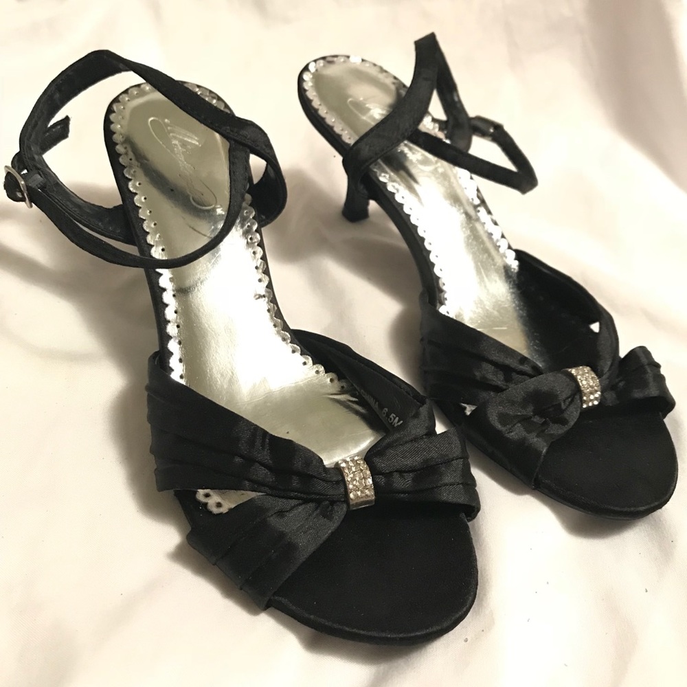 Low heels Black and Silver size 6.5
